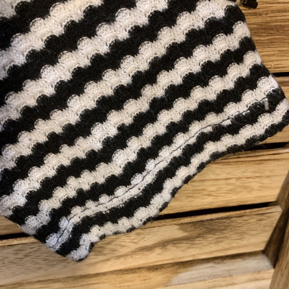Torrid Waffle Black WhiteKnit Long Sleeve Stripped Shirt Size 2 - 18/20 - Picture 5 of 9